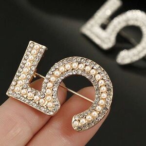 LUXURY 5 Gold and Silver Crystal Rhinestone Pearl Embellished Brooch